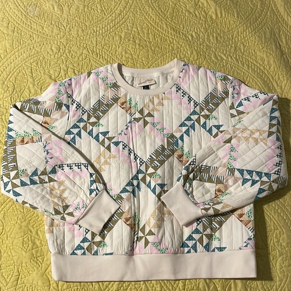 Universal thread quilted look sweatshirt - Picture 2 of 5